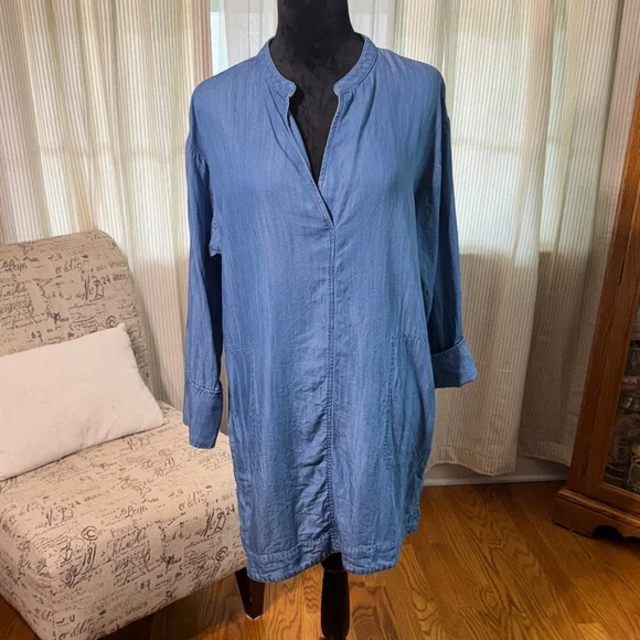 Lou & Grey Denim Blue Top